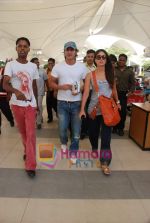 Kareena Kapoor, Saif Ali Khan arrive back from IIFA in Mumbai Airport on 6th June 2010 (10).JPG